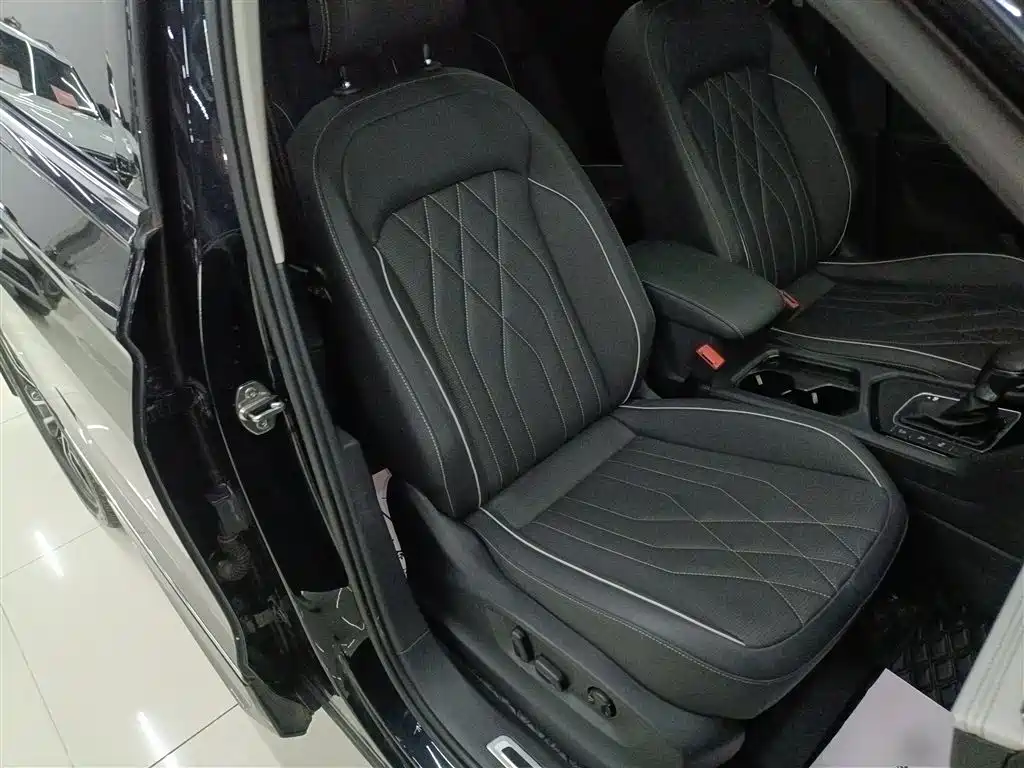Volkswagen Tiguan L 2022 330TSI Auto 2WD R-Line Premium Edition фото 25
