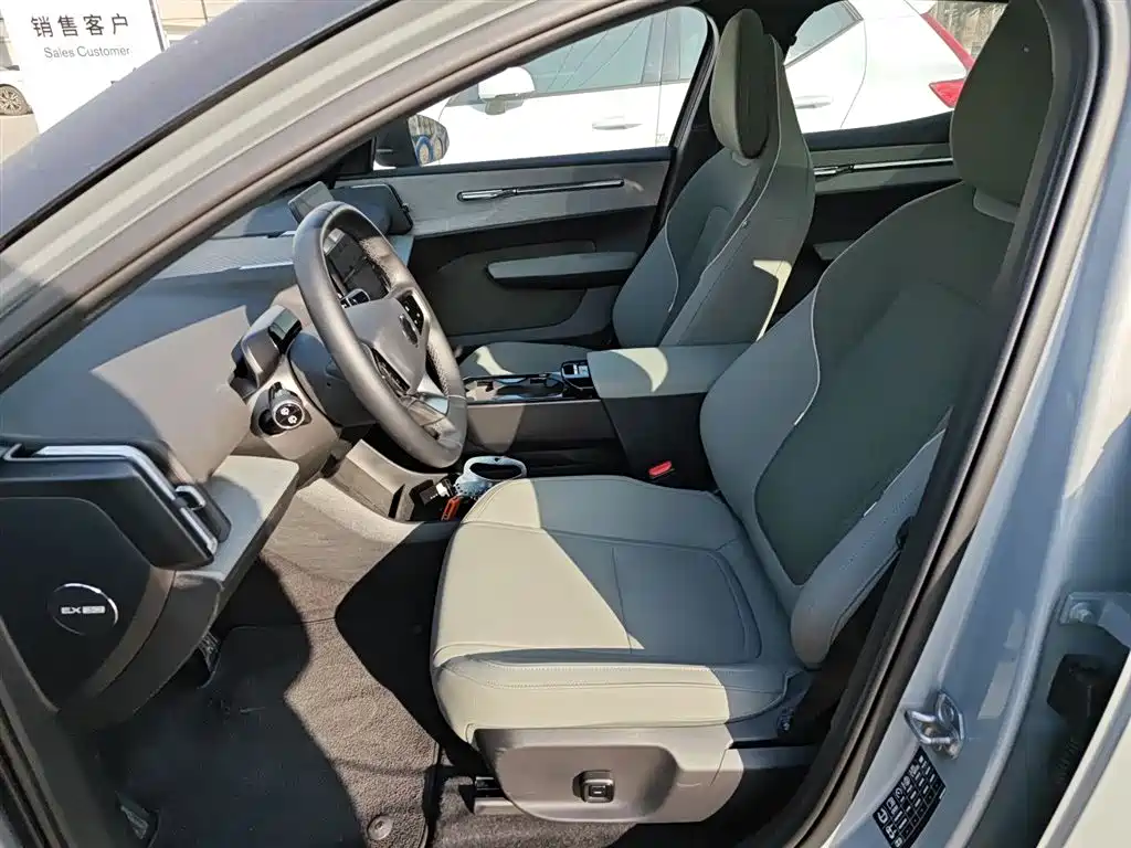 Volvo EX30 2024 2025 RWD Long Range Ultra