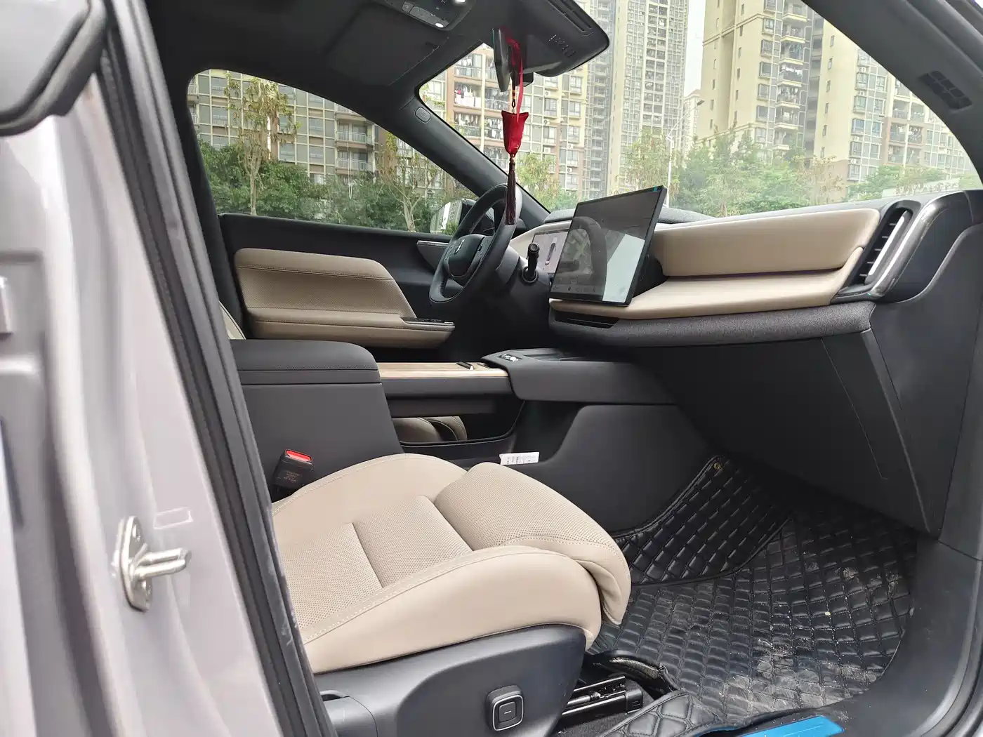 Volvo XC70 Plug-in Hybrid 2025 High-end Version фото 9