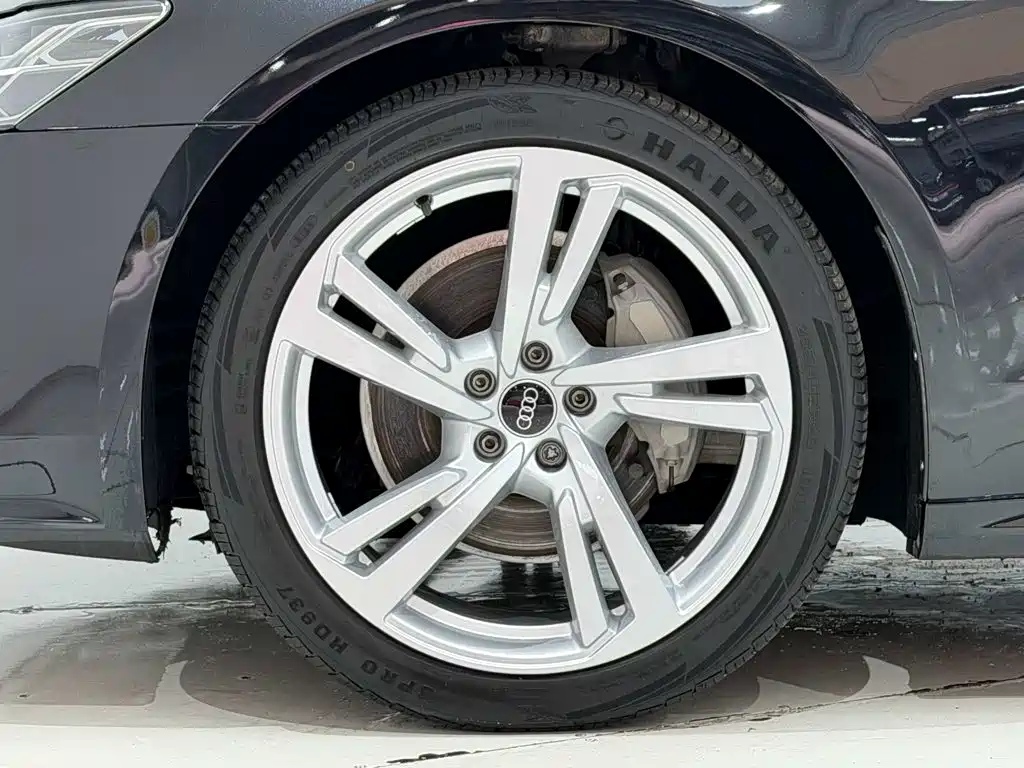 Photo 11 - Audi A7L