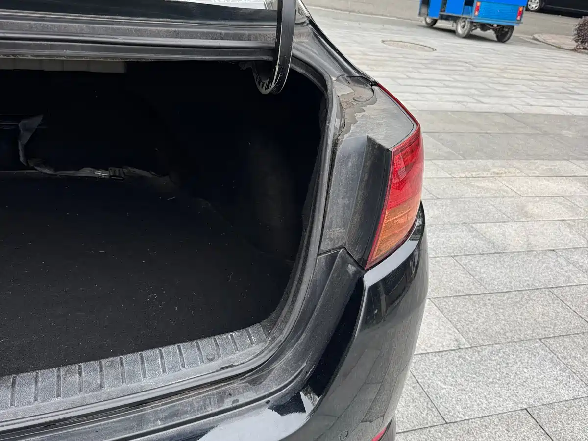 Kia K5 2011 2.0L Automatic DLX фото 16
