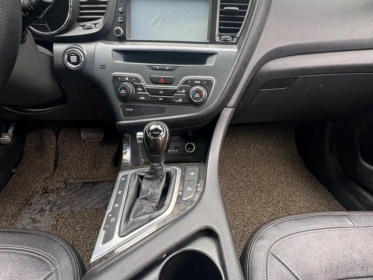 Kia K5 2011 2.0L Automatic DLX фото 21