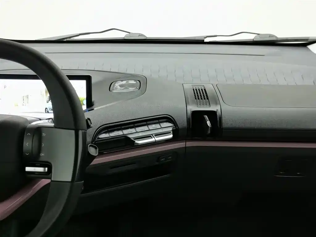 Baojun Baojun E300 2020 Stellar Smart Travel Edition 12