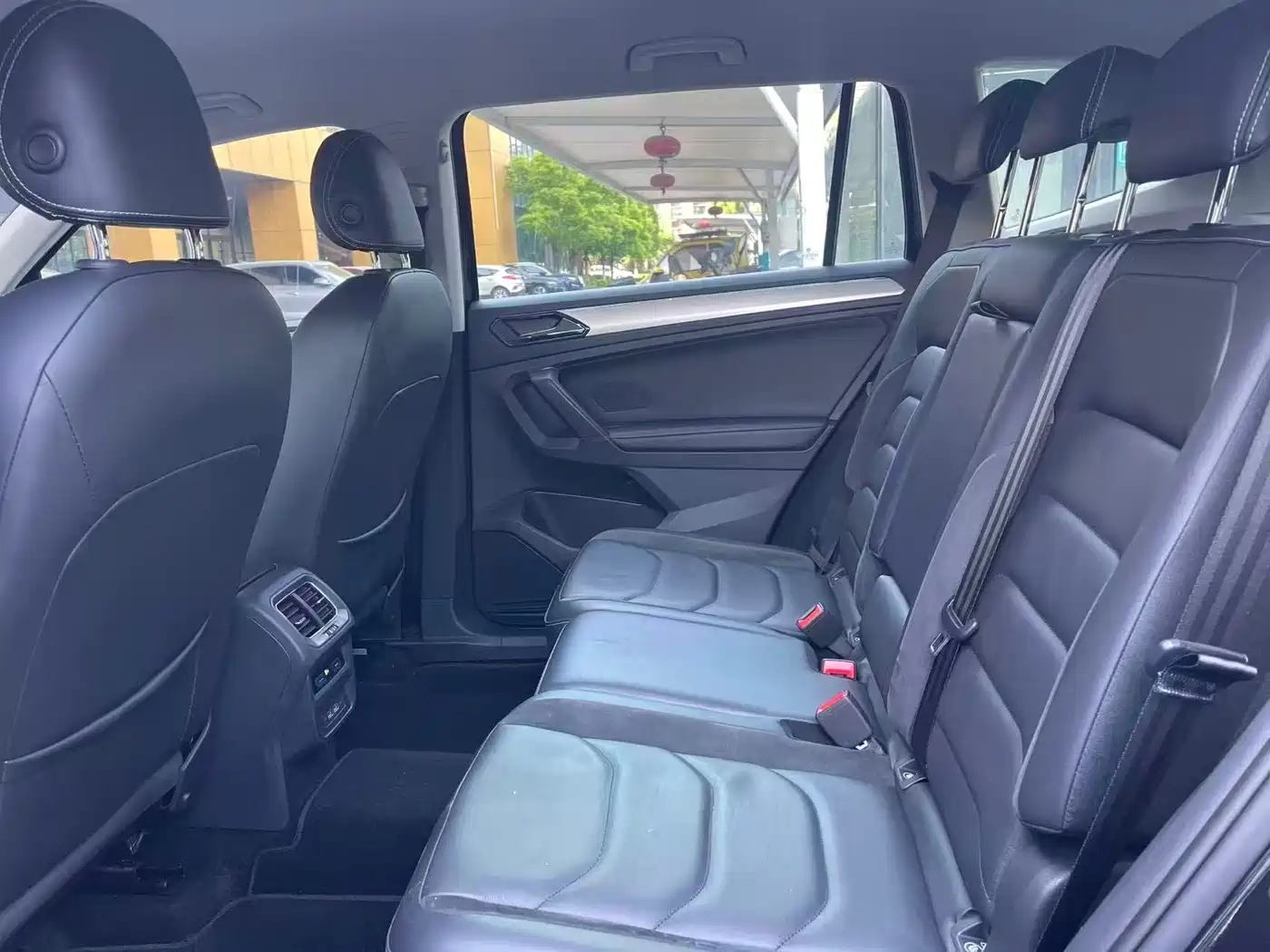 Volkswagen Tiguan L 2018 Facelift 330TSI Automatic 2WD Comfort Edition фото 14