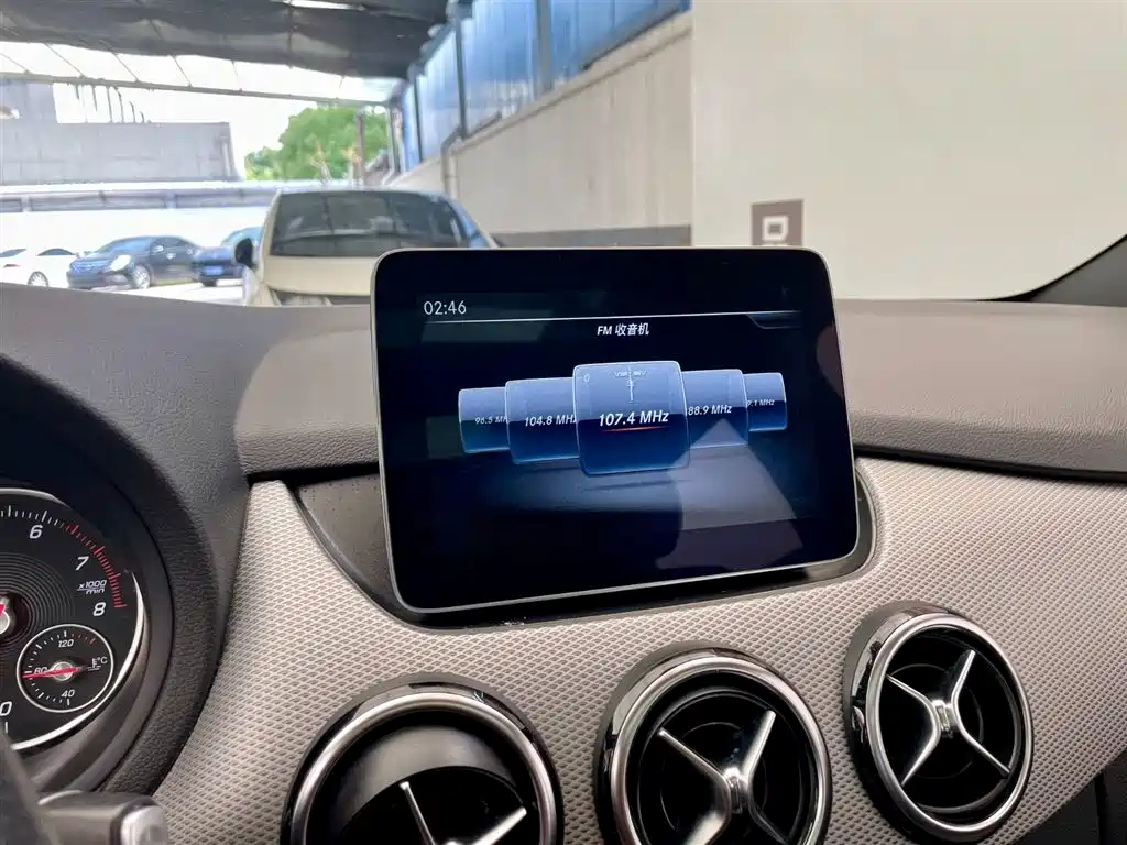 Mercedes-Benz B-Class 2018 B 200 Fashion фото 14