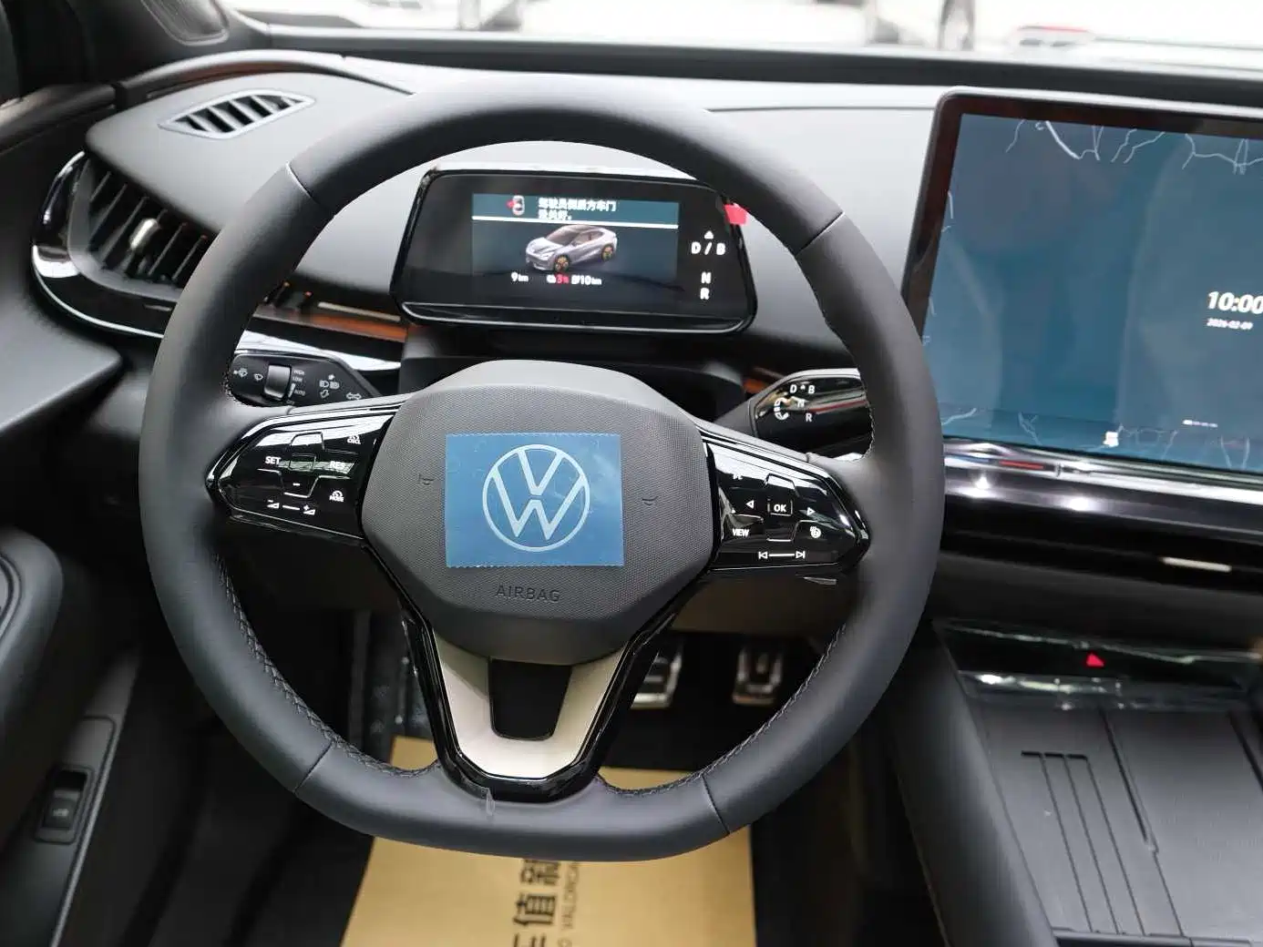 VOLKSWAGEN WITH THE CROWD 06