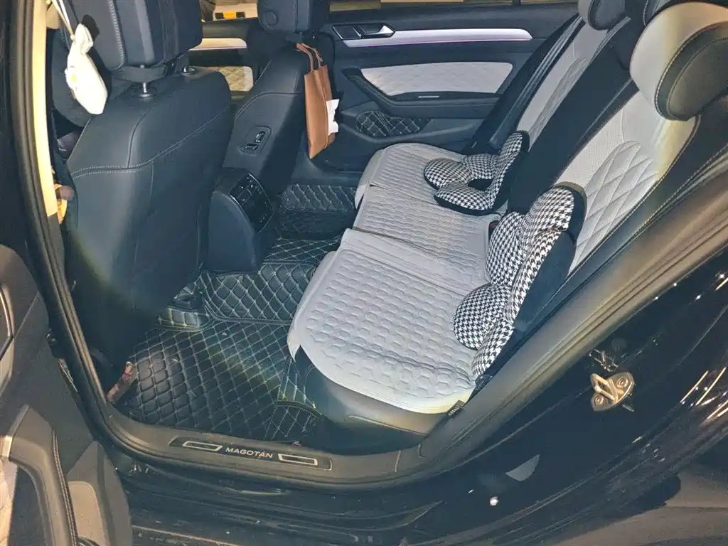 Volkswagen Magotan 2023 Model 2 Million Commemorative Edition 330TSI DSG Luxury фото 18