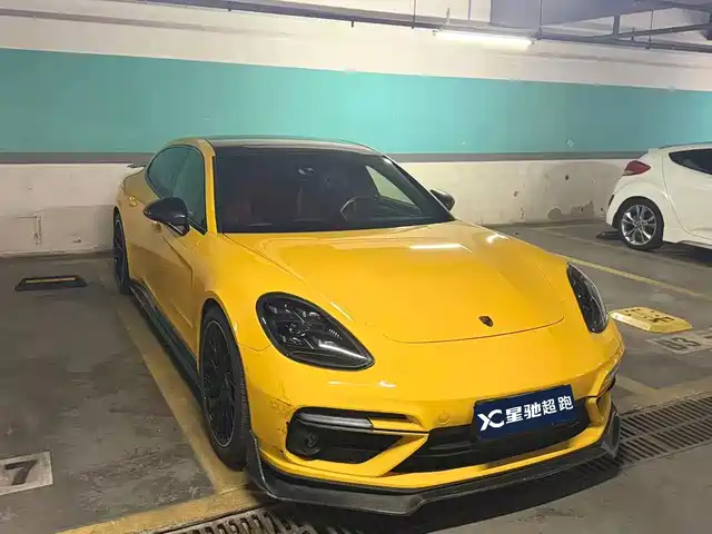 PORSCHE PANAMERA
