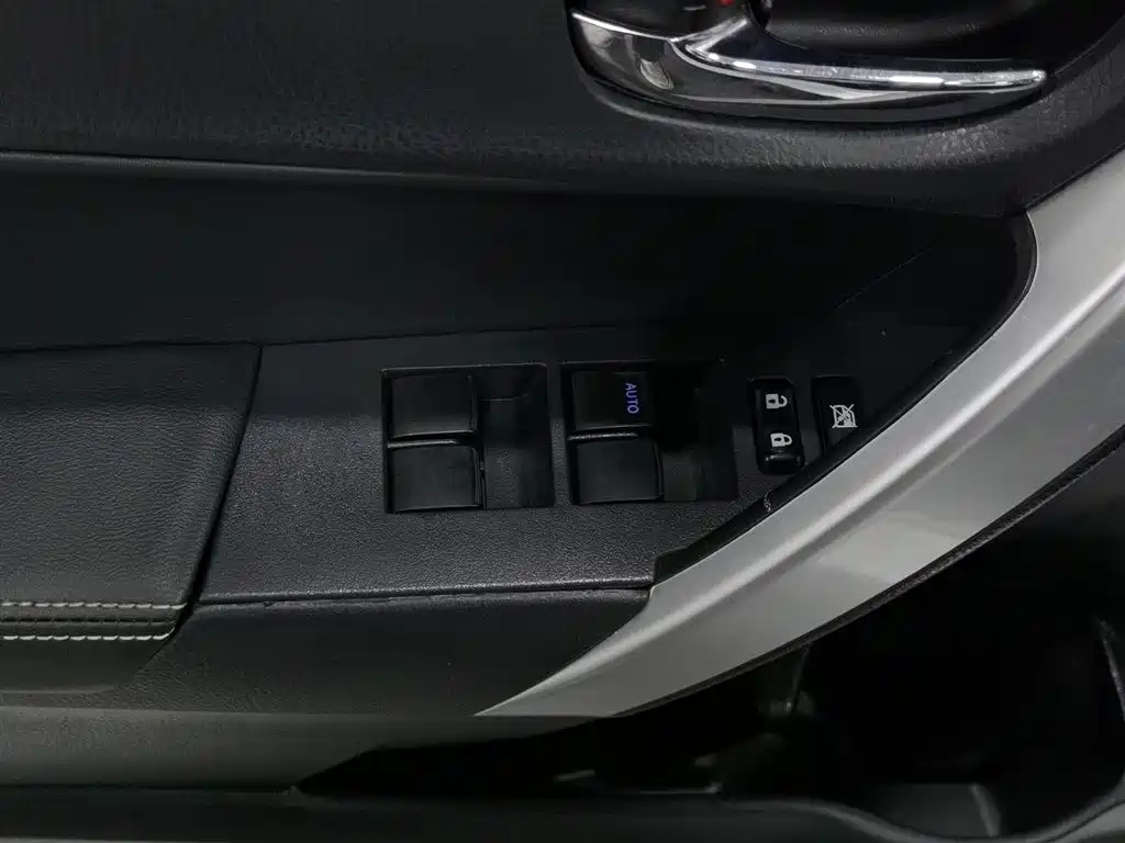 Toyota Corolla 2018 Hybrid 1.8L E-CVT Smart Edition фото 9
