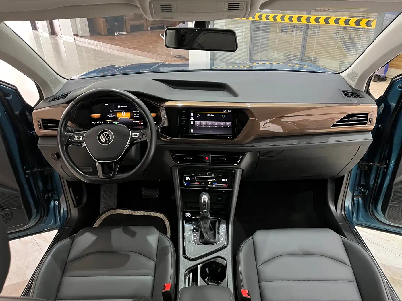 Volkswagen Tharu 2022 280TSI 2WD Comfort фото 11
