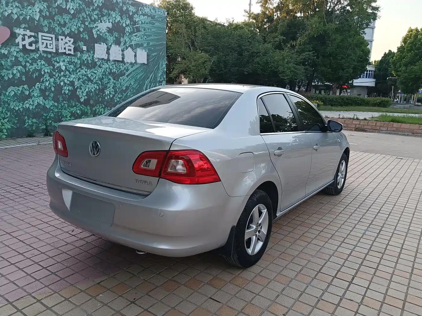 Volkswagen Bora 2012 1.6L Automatic Fashion Value Edition фото 15