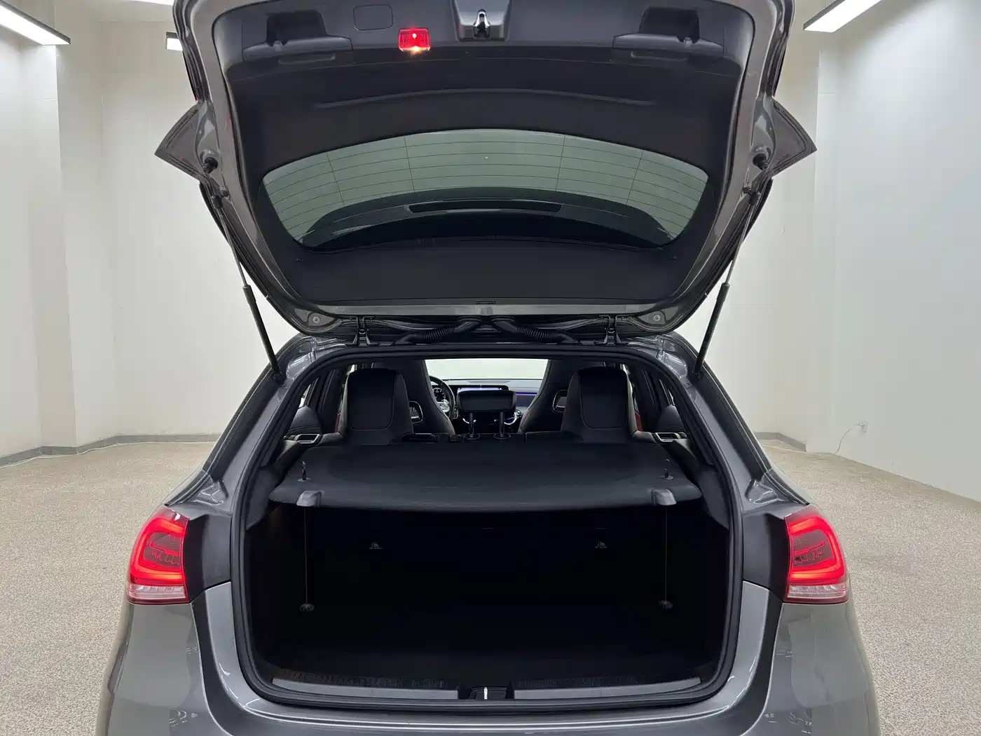Mercedes-Benz A-Class AMG (Import) 2020 AMG A 35 4MATIC фото 34