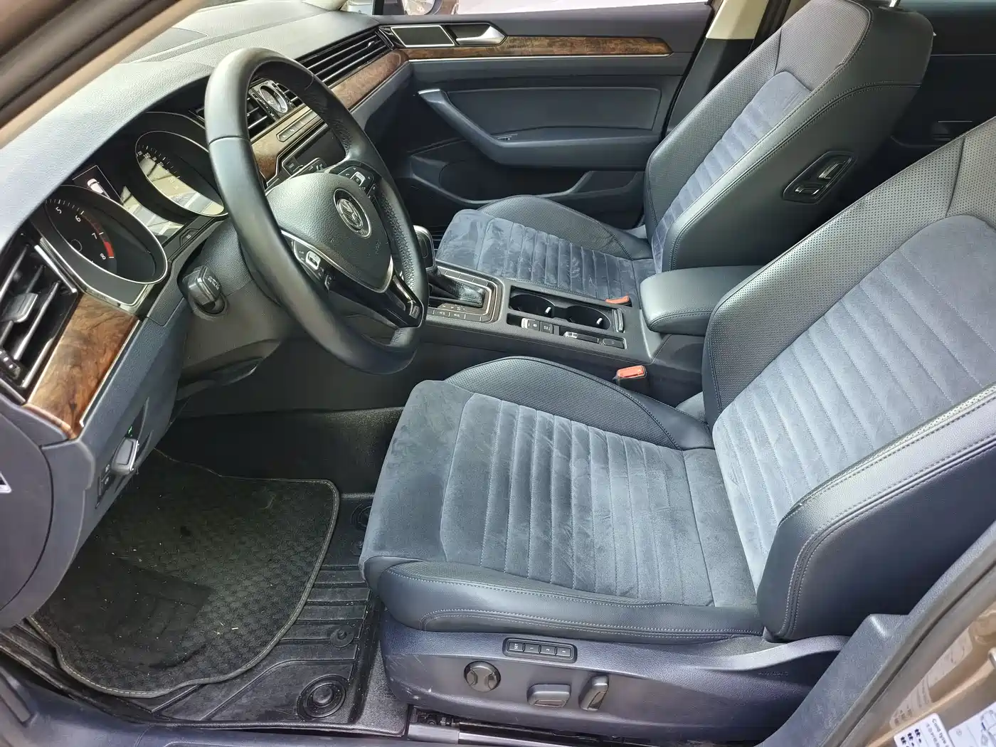 Volkswagen Magotan 2017 330TSI DSG Premium фото 7
