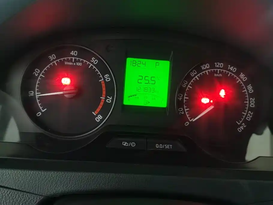 Škoda Rapid 2013 1.6L Automatic Smart Selection фото 14