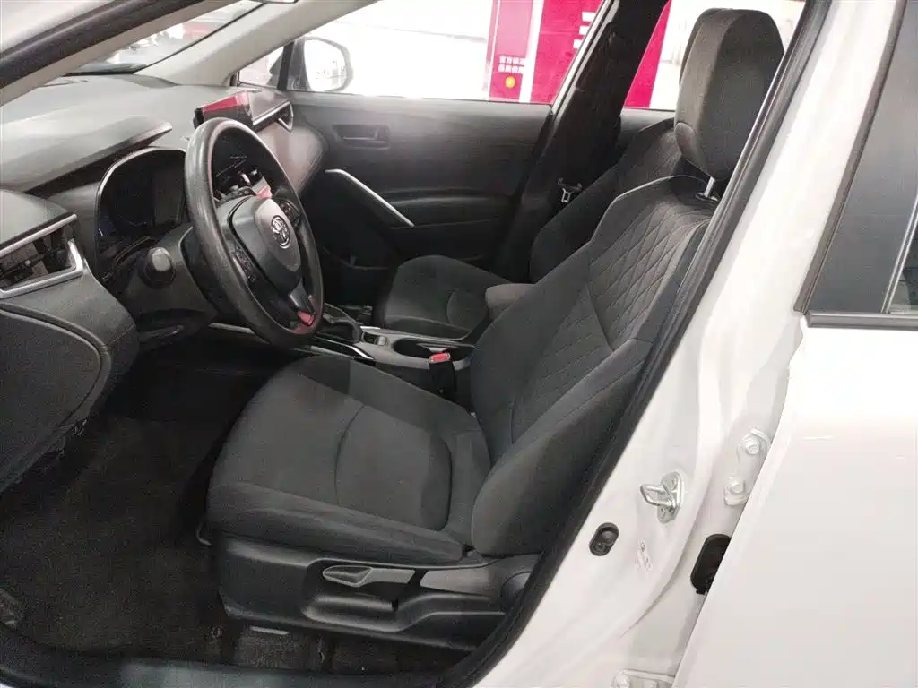 Toyota Corolla Cross 2023 Hybrid 2.0L Pioneer Edition фото 15