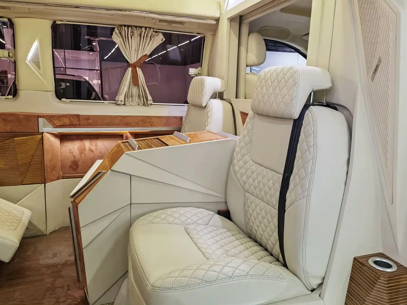 Mercedes-Benz Vito 2013 Model 3.0L Elite Edition фото 6