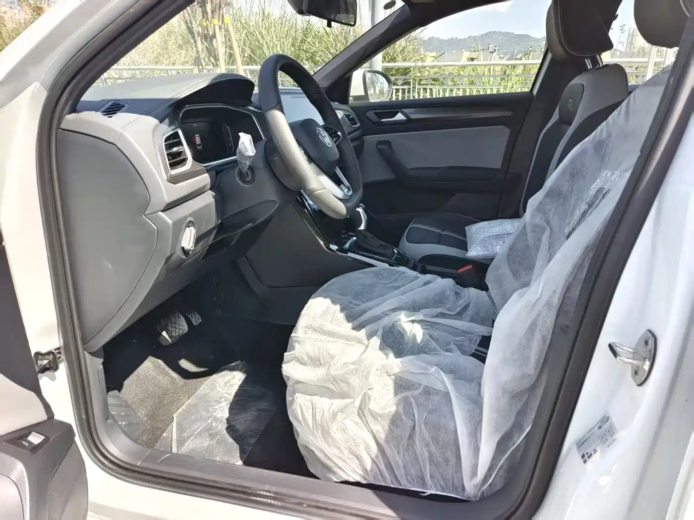 VOLKSWAGEN T-ROC EXPLORING SONGS