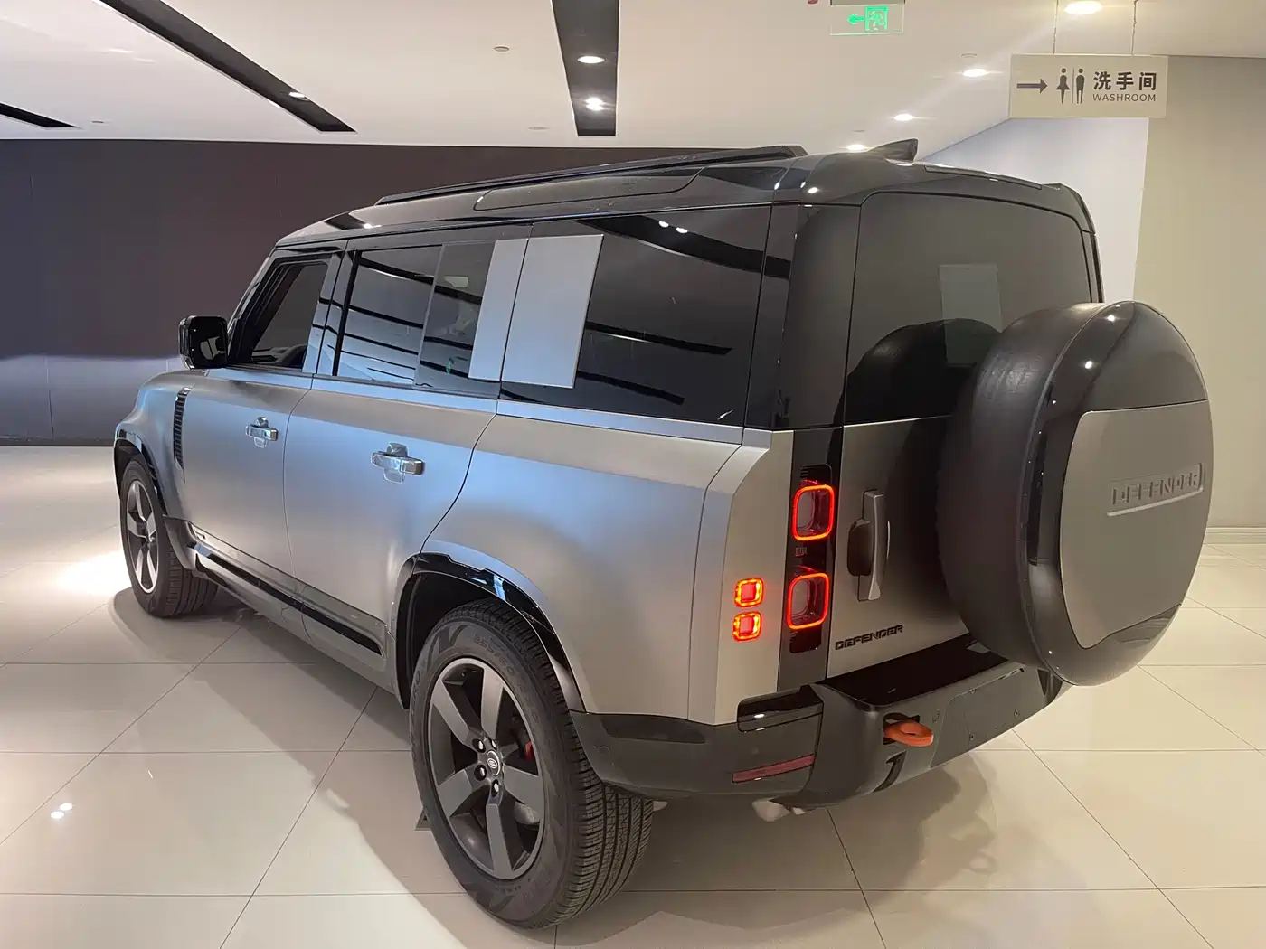 Land Rover Defender 2025 110 3.0T P400 X фото 4