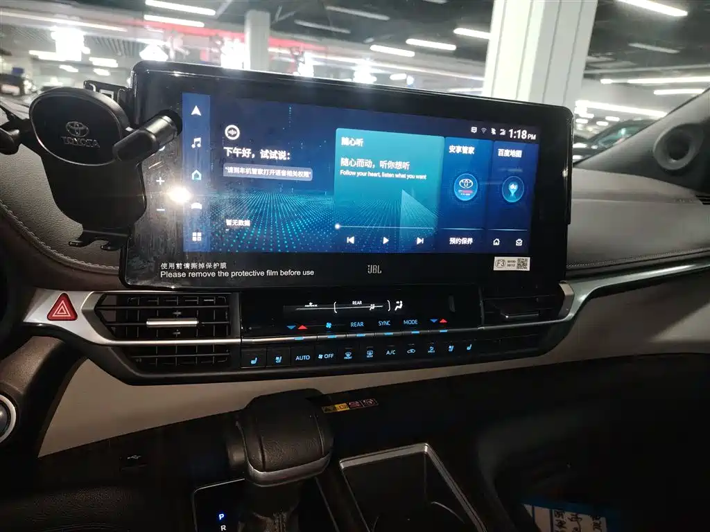 Toyota Granvia 2022 Model Year 2.5L Hybrid Flagship Edition фото 5