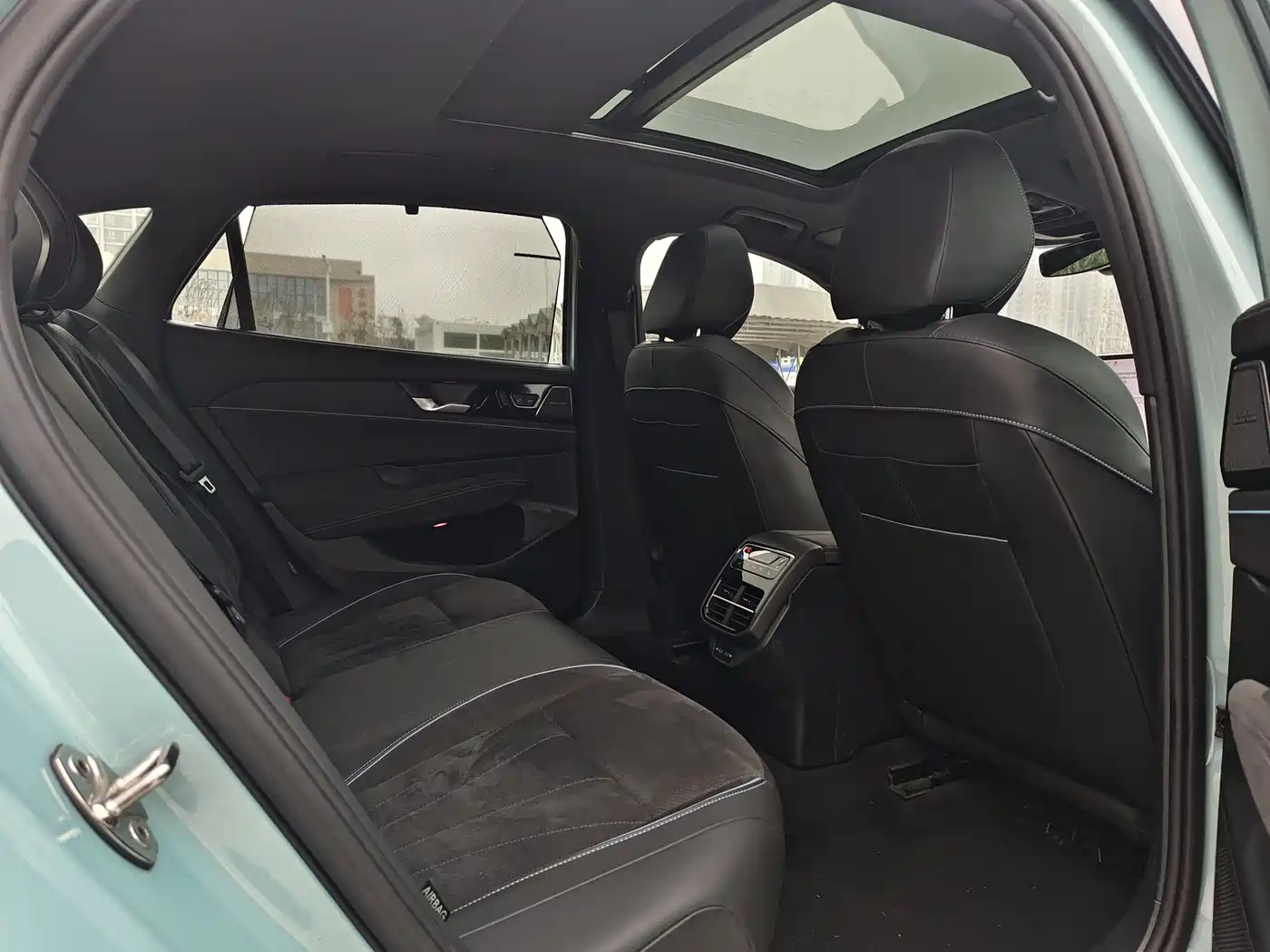 Volkswagen Passat 2025 Model Pro 380TSI Starlight Dragon Premium Edition фото 12