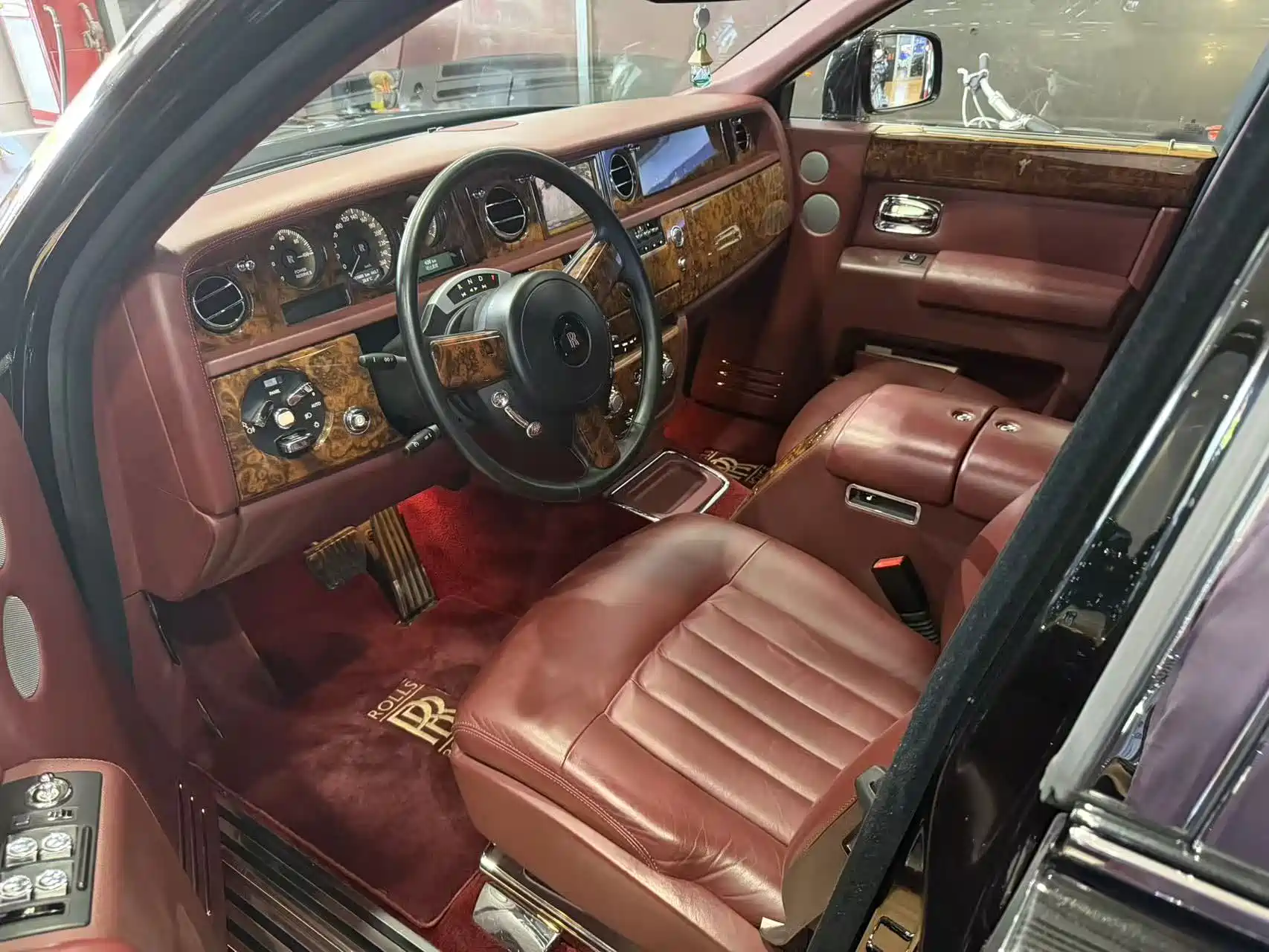 Фото 4 - Rolls-Royce Phantom