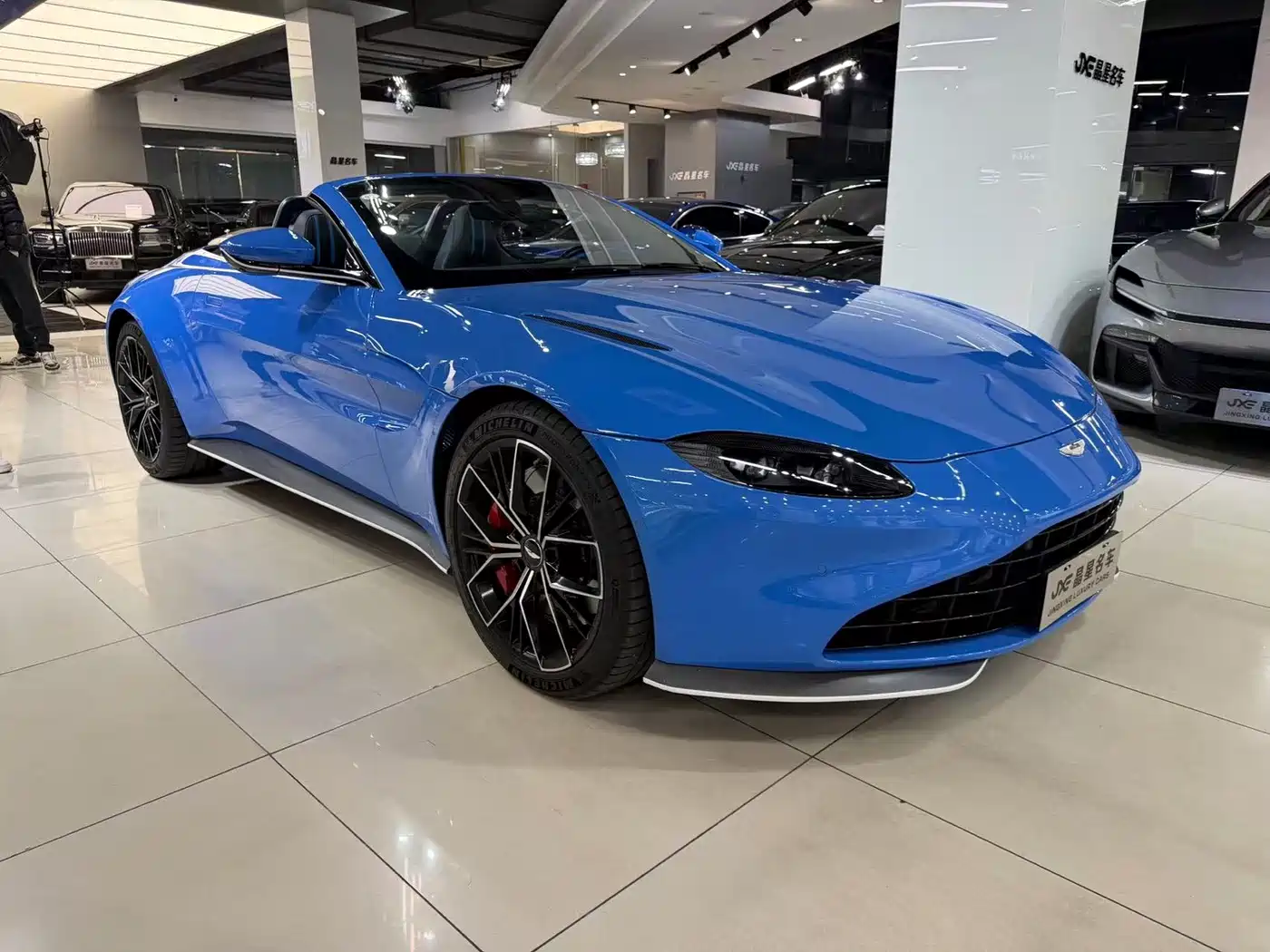 Aston Martin V8 Vantage 2021 2020 4.0T V8 Coupe