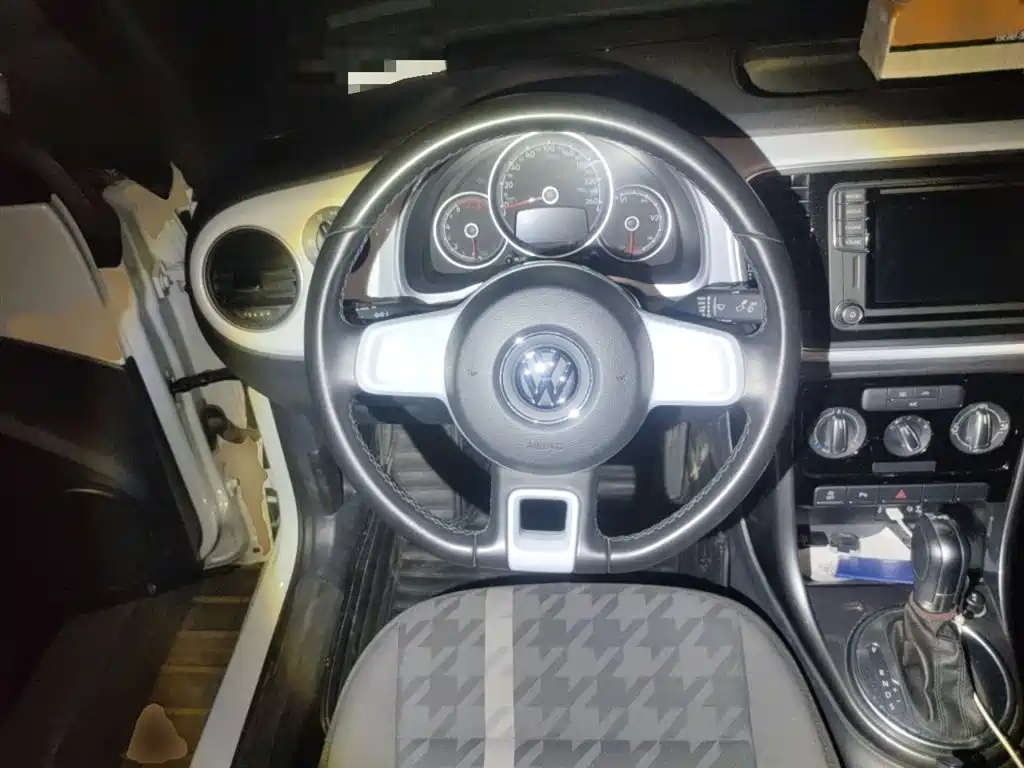 Volkswagen Beetle 2018 180TSI Easy Joy Edition фото 3