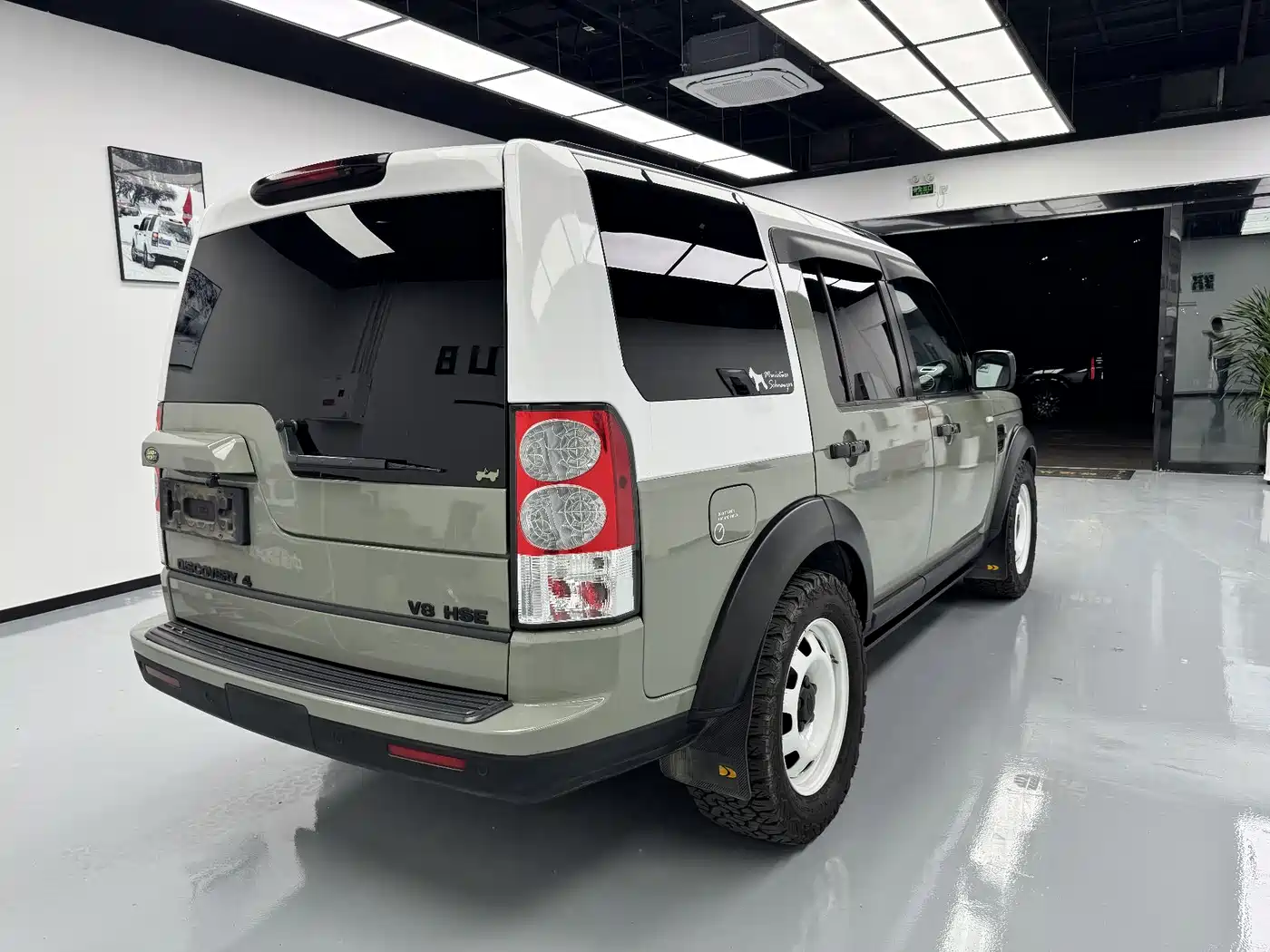 Land Rover Discovery 2010 5.0 V8 HSE Gasoline Version фото 2