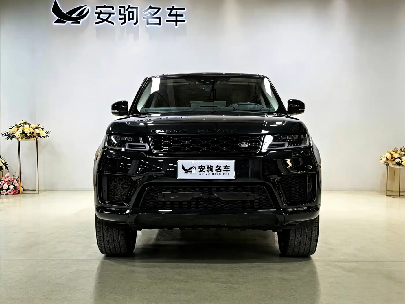 Land Rover Range Rover Sport 2022 3.0 L6 Gloss Black Edition фото 2