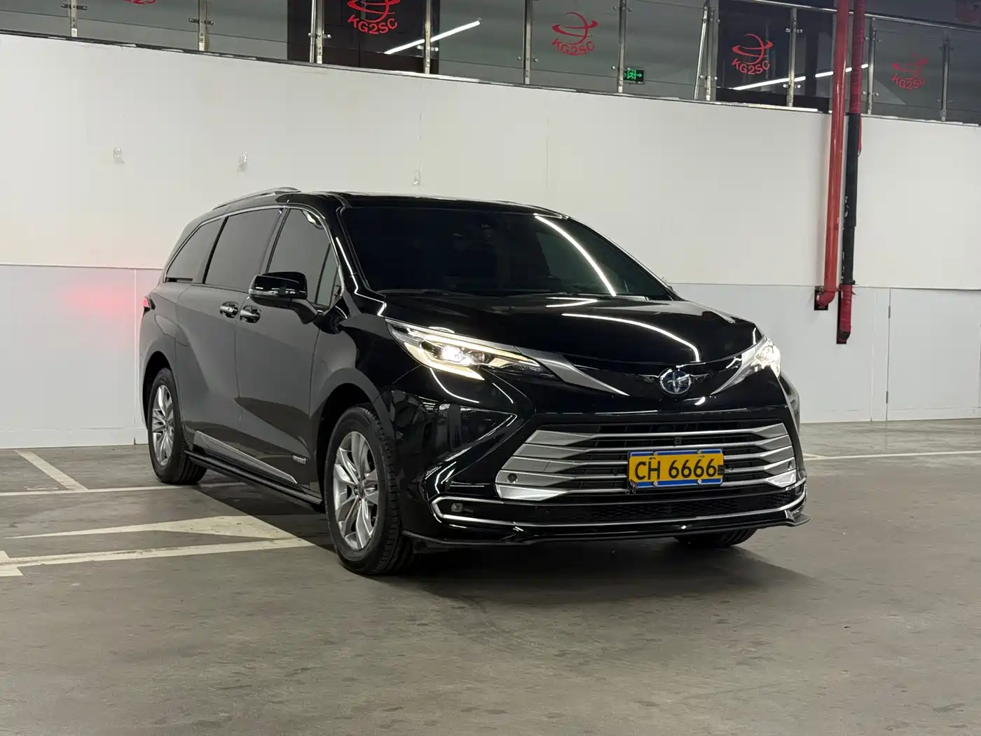 Toyota Sienna 2021 2.5L Hybrid Platinum Edition фото 3