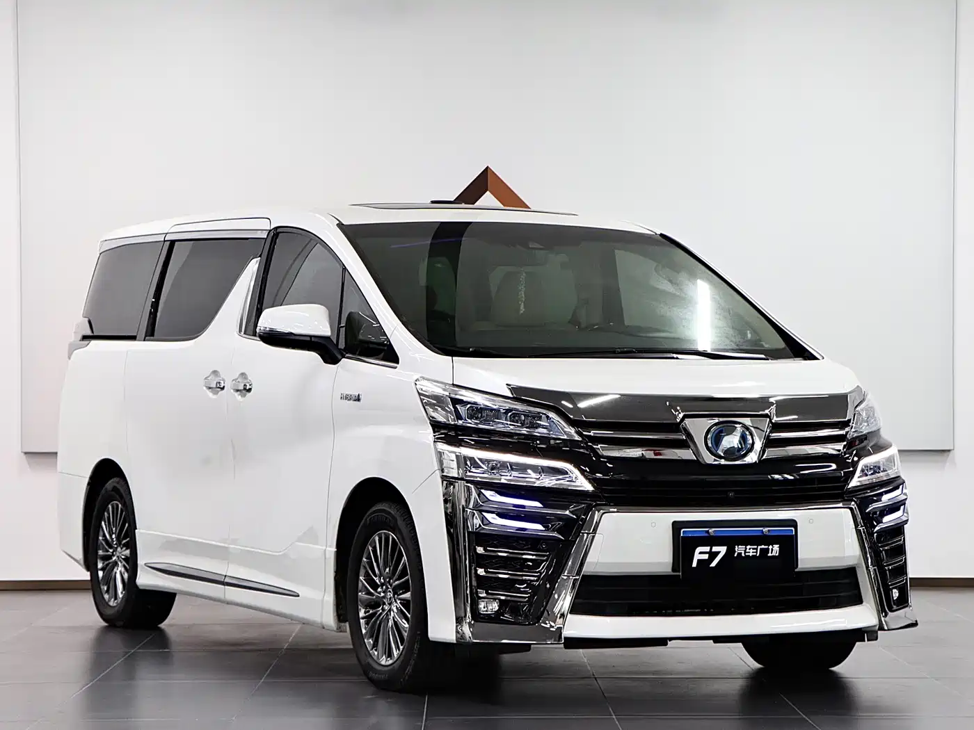 Toyota Vellfire 2020 Twin Engine 2.5L HV Premium Edition фото 3