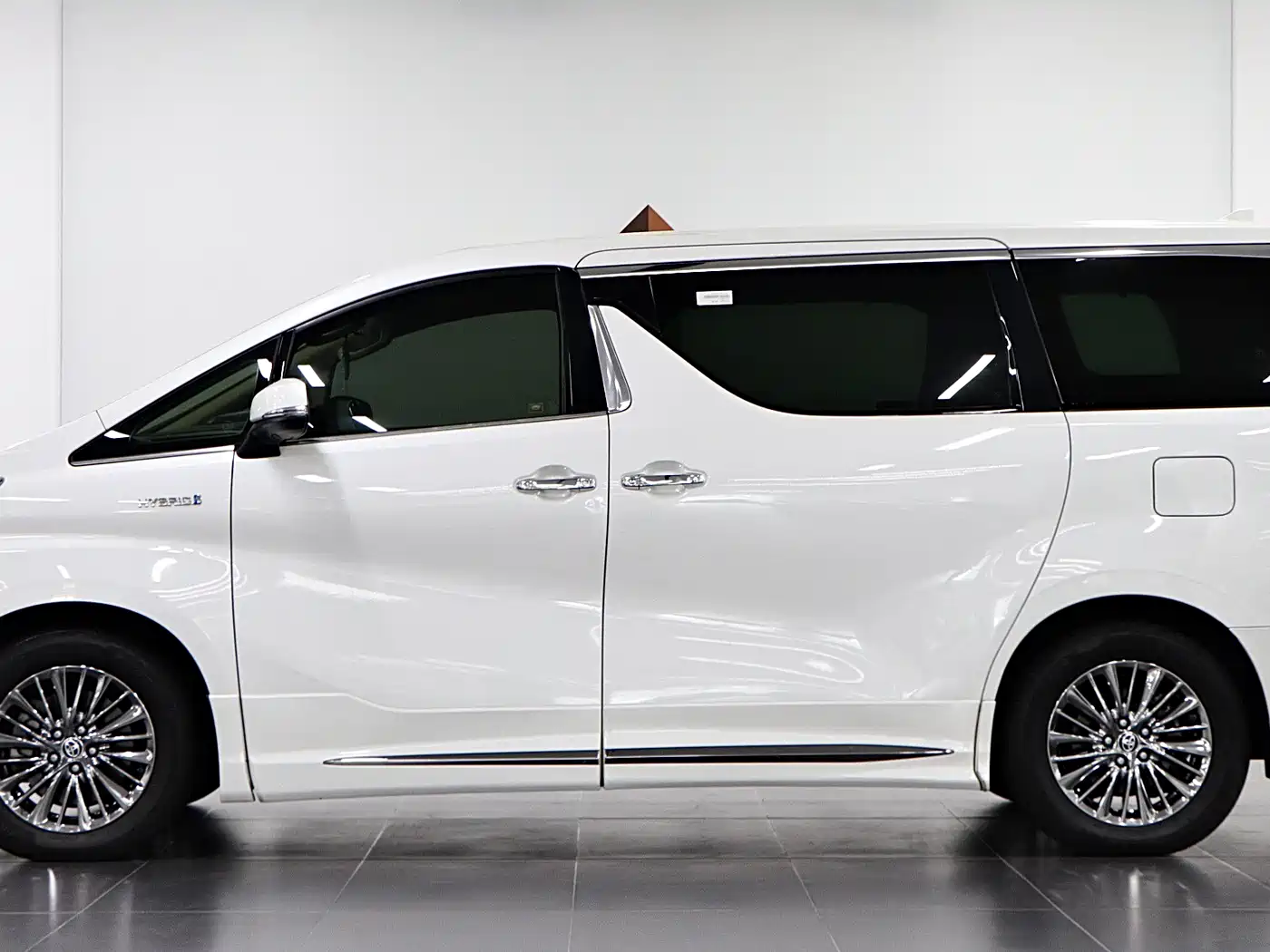 Toyota Vellfire 2020 Twin Engine 2.5L HV Premium Edition фото 7