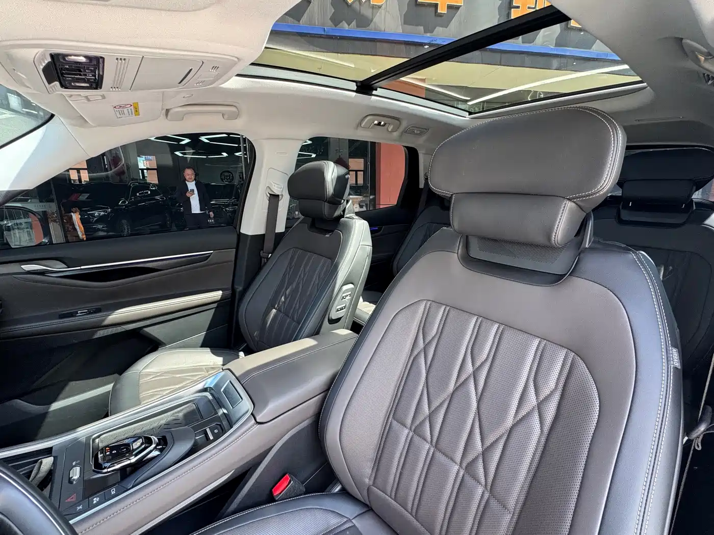 Photo 11 - Ford Edge