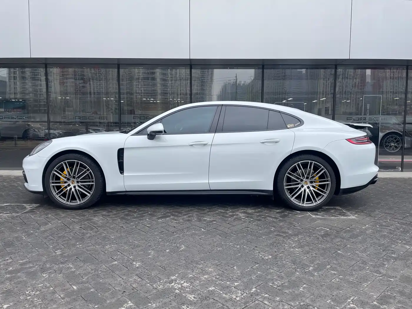 PORSCHE PANAMERA