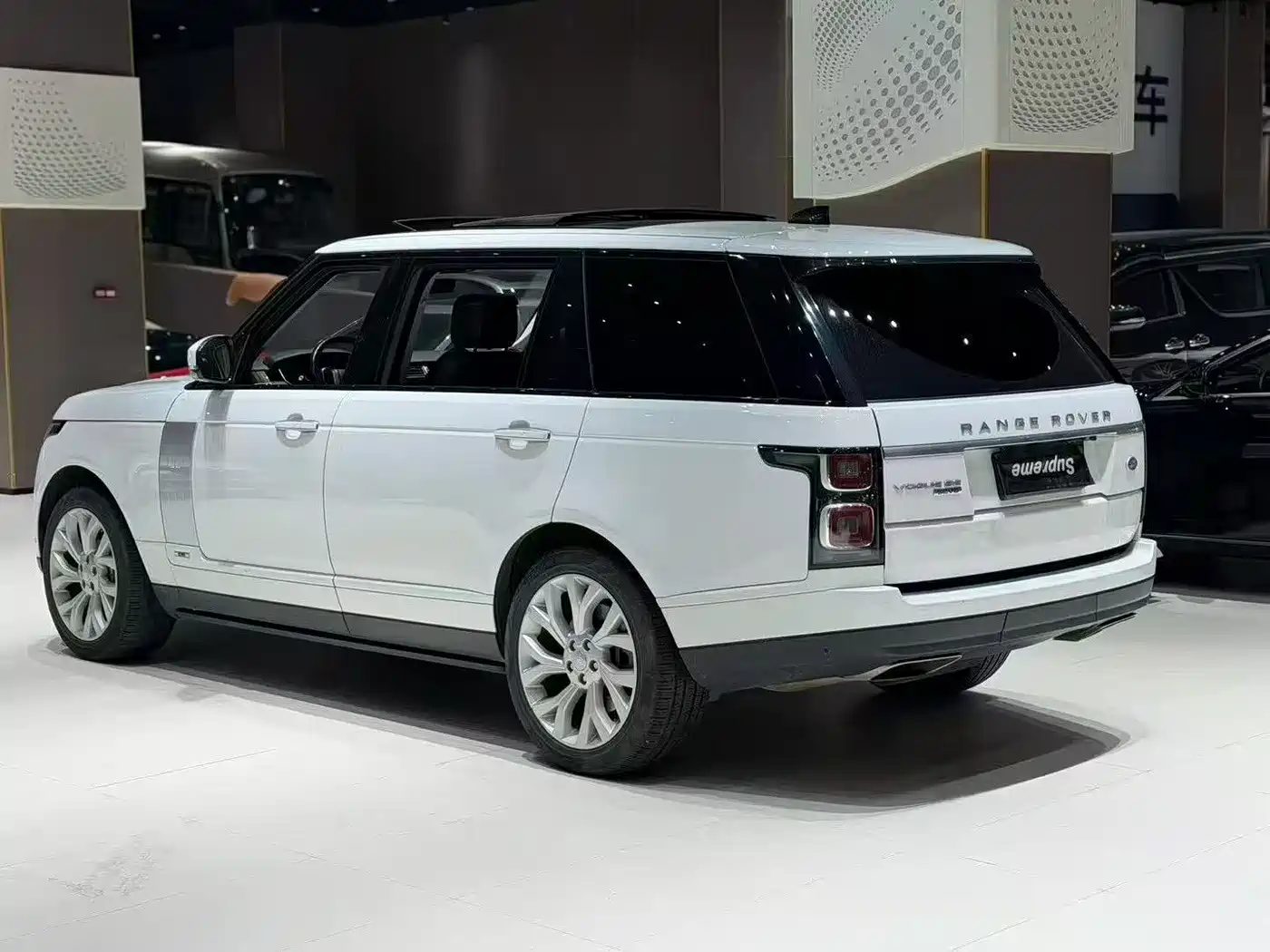Land Rover Range Rover 2018 3.0 SC V6 Vogue SE Genesis Extended Edition фото 3