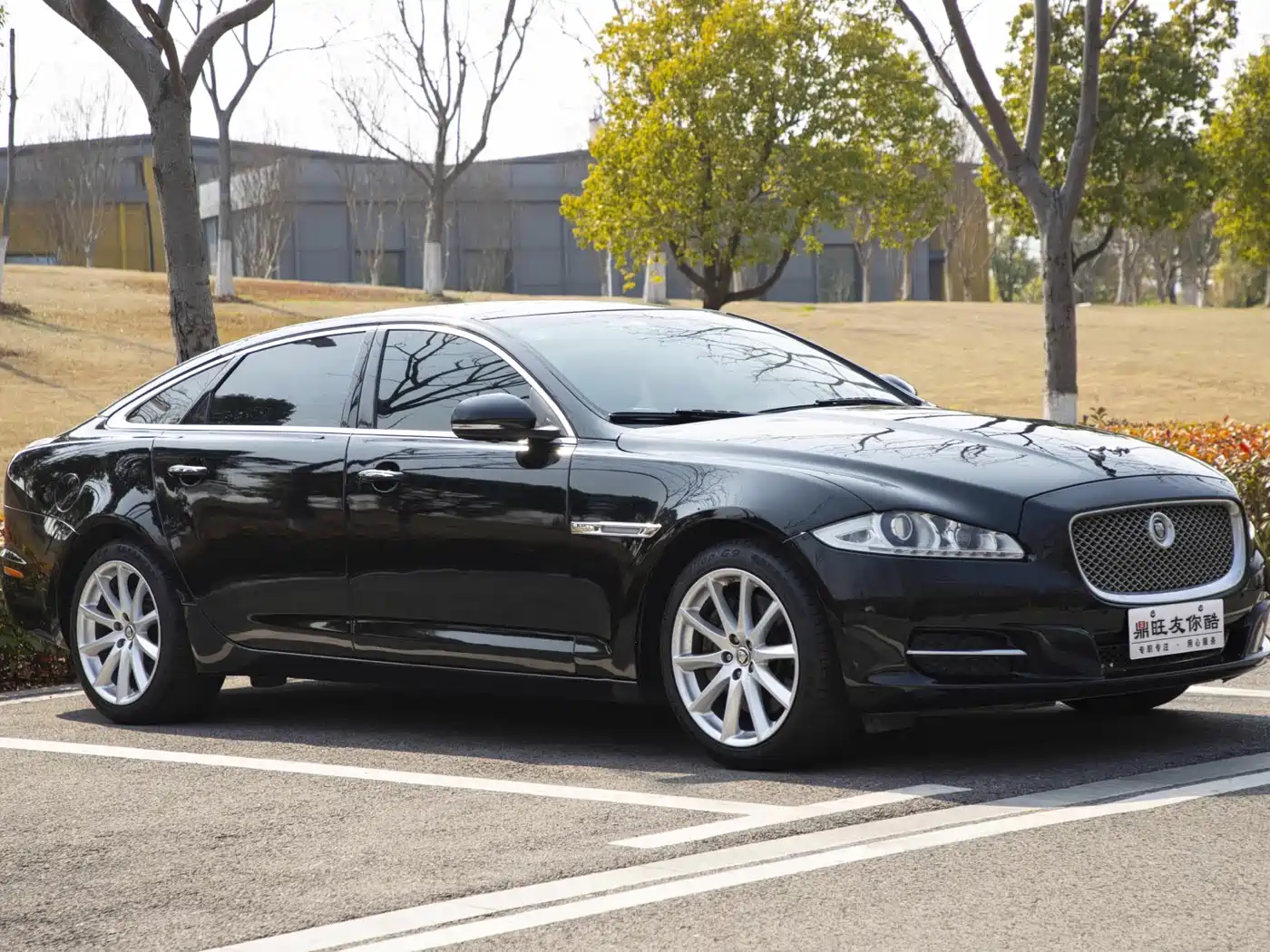 Photo 3 - Jaguar XJ