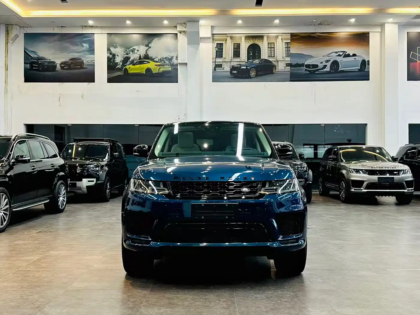 Land Rover Range Rover Sport 2022 3.0 L6 Indigo Flowing Light Edition фото 2