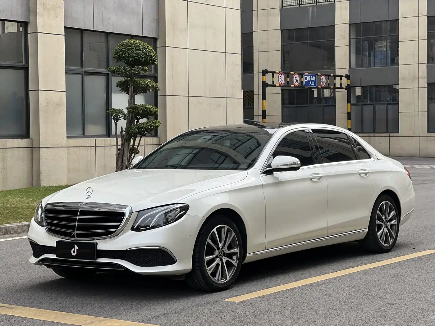 Mercedes-Benz E-Class 2019 E 260 L