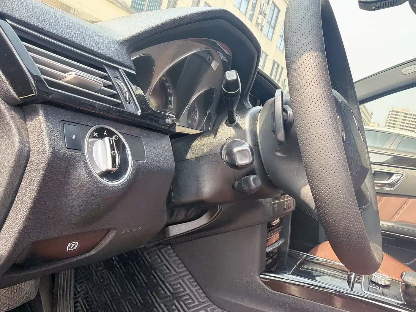 Mercedes-Benz E-Class 2012 E 300 L Fashion Luxury фото 11
