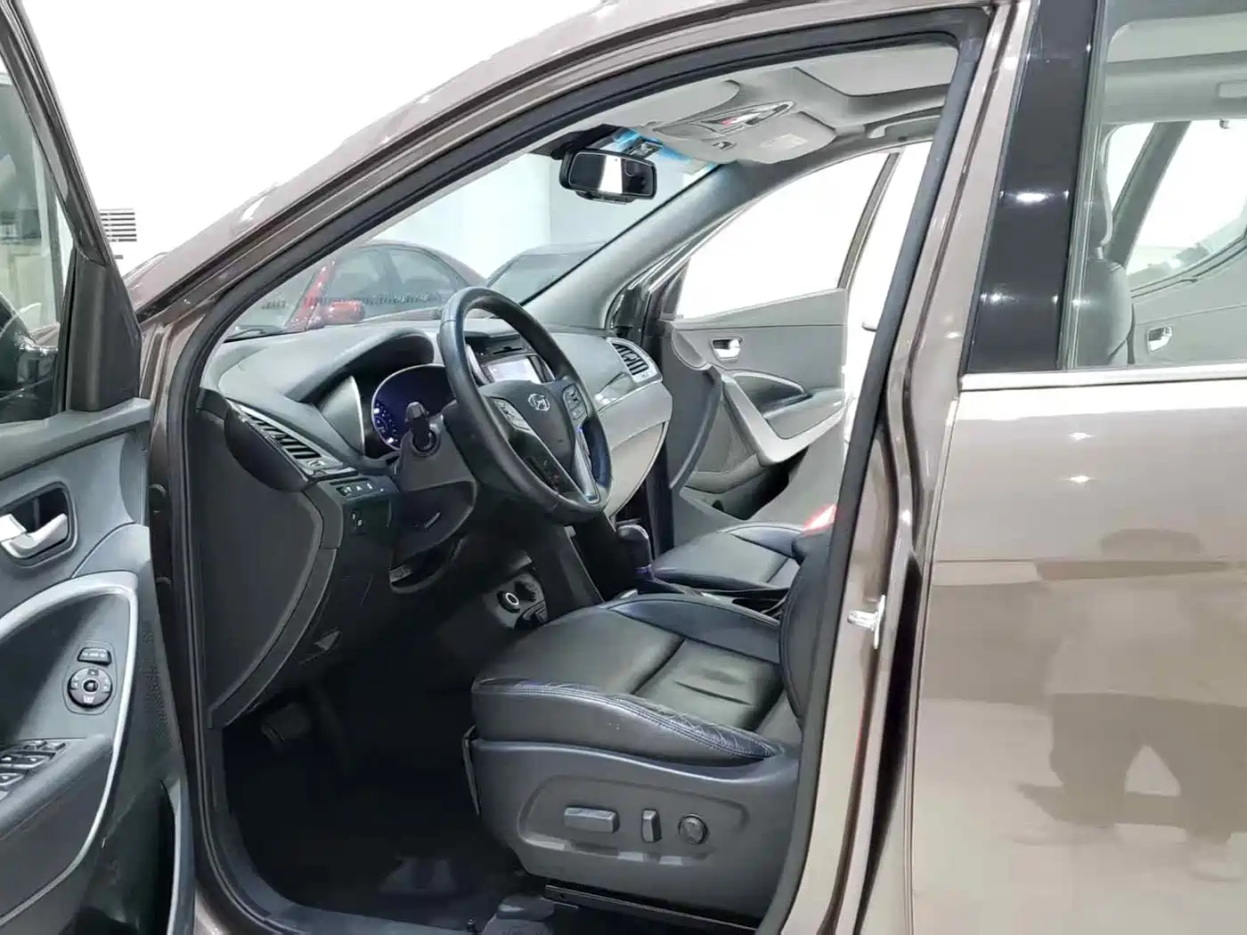 Hyundai Santa Fe 2015 2.0T Automatic 2WD Smart 5-Seater фото 4