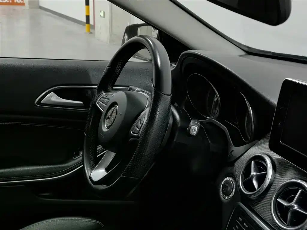 Mercedes-Benz GLA 2016 GLA 200 Dynamic фото 22