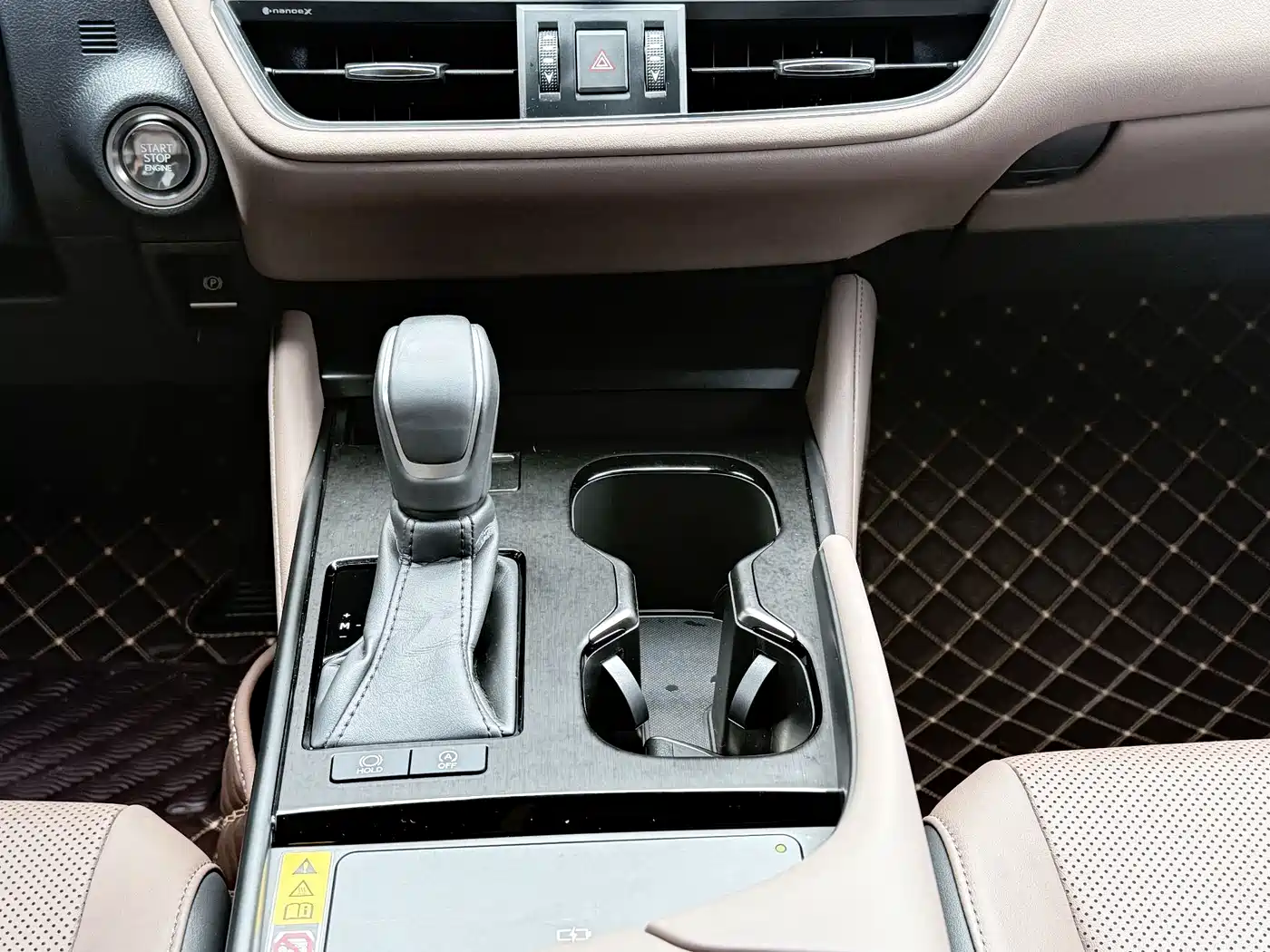 Photo 15 - Lexus ES