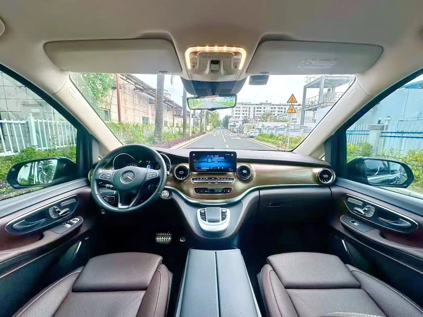 Mercedes-Benz V-Class 2022 V 260 L Long Wheelbase Luxury Edition фото 12