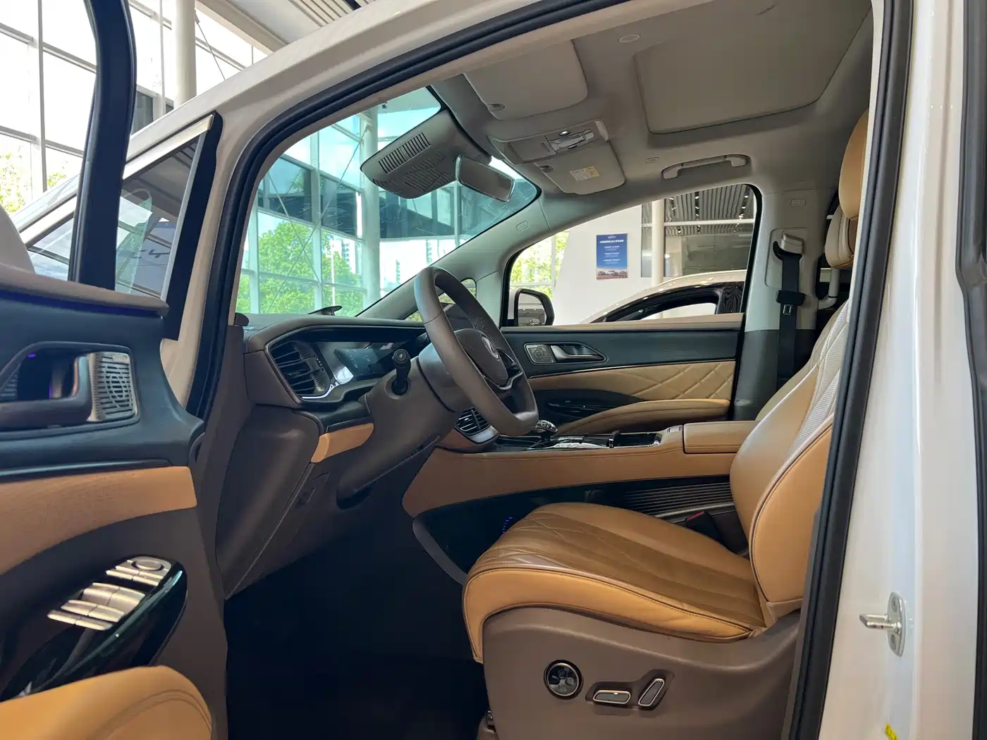 Denza D9 2023 2022 DM-i 970 All-Wheel Drive Honor Edition