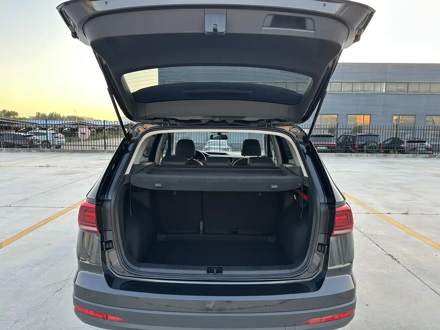 Volkswagen Tharu 2022 280TSI FWD Luxury Edition фото 14