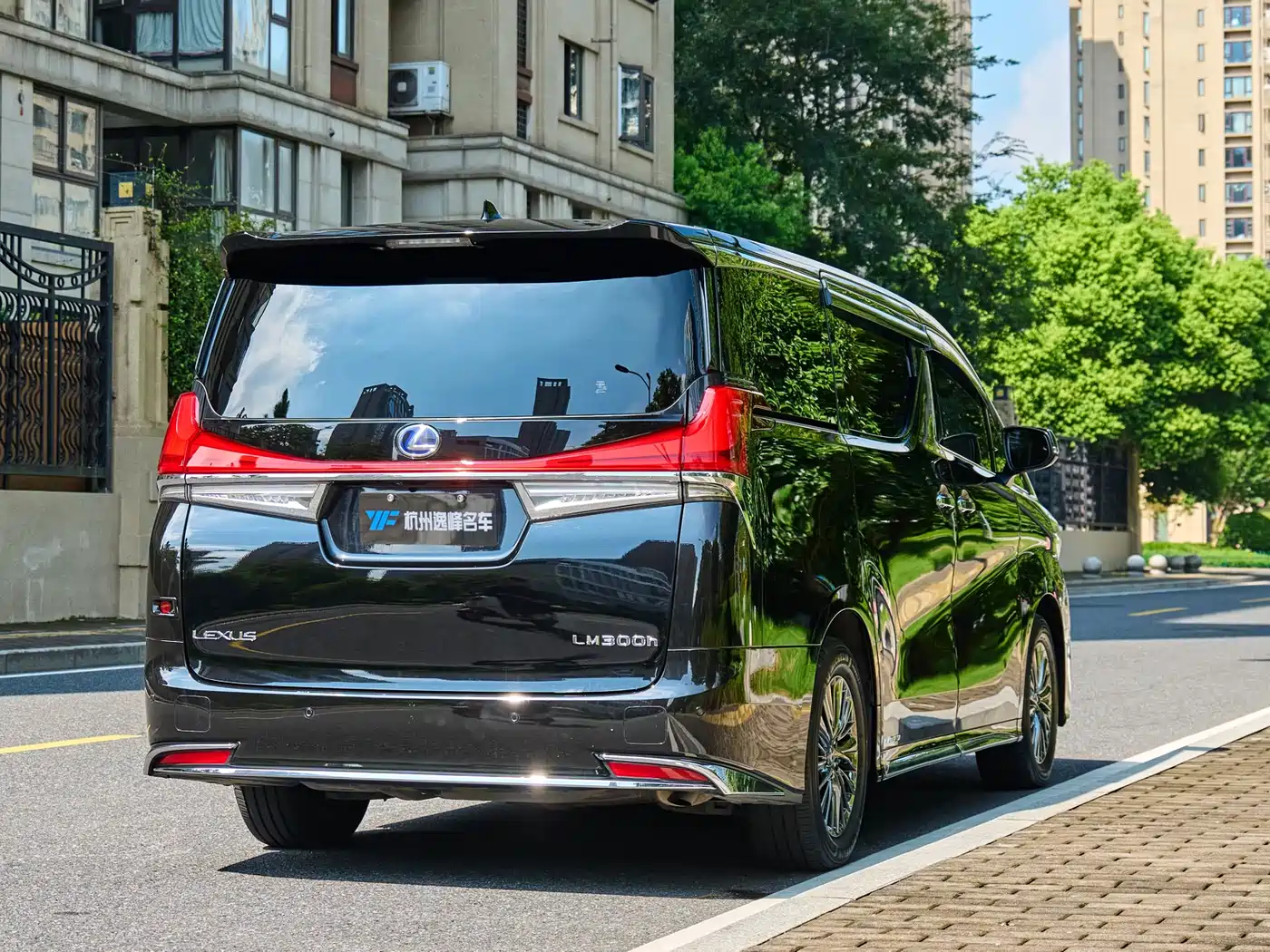 Toyota Vellfire 2021 Crown Hybrid 2.5L HV Premium Edition фото 9