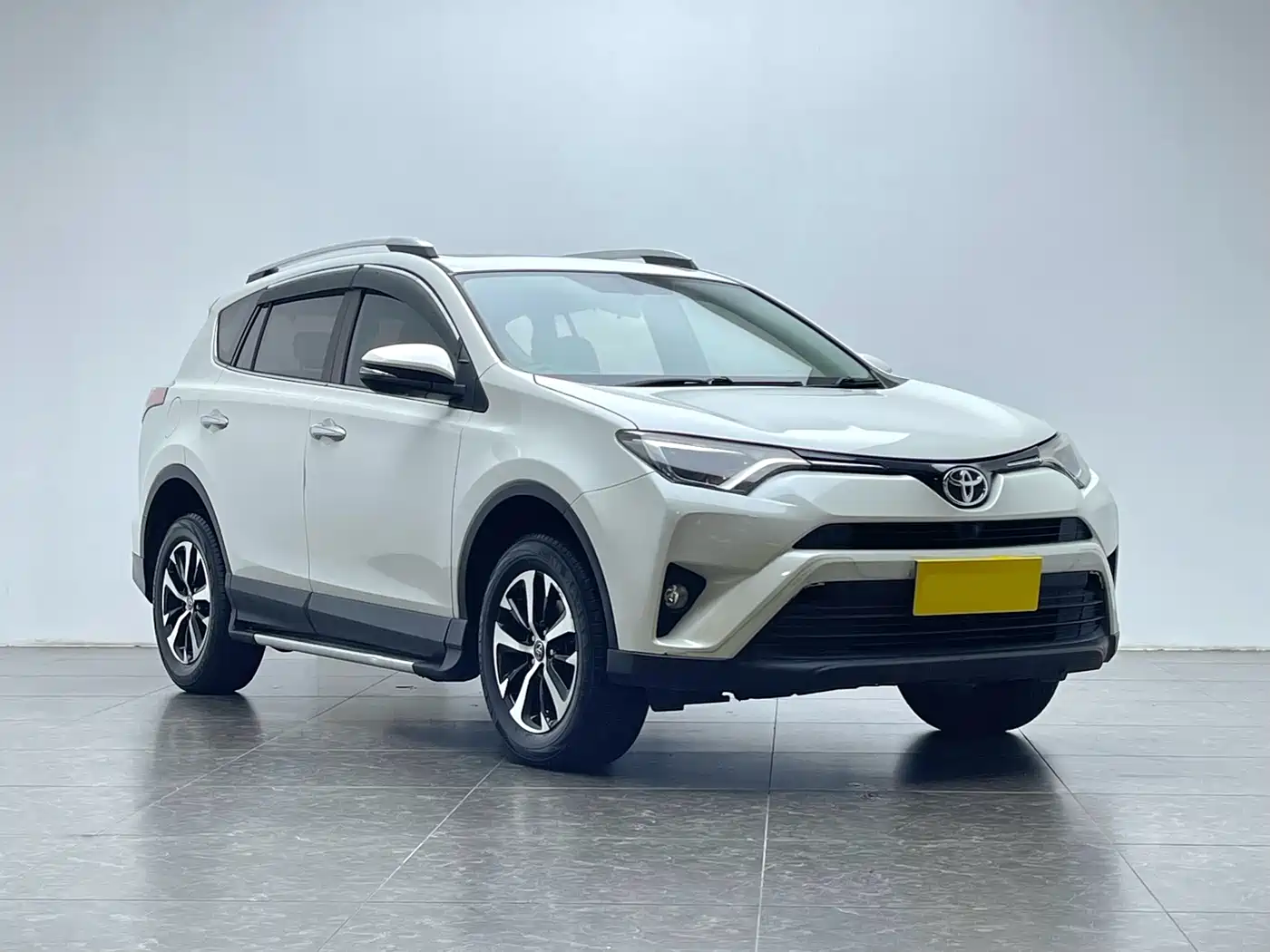 Toyota RAV4 Rongfang 2016 2.0L CVT 2WD Trend (China V) фото 3
