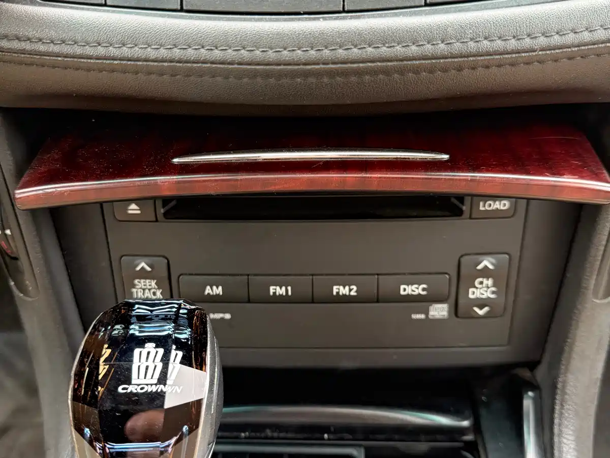 Toyota Crown 2010 2.5L Royal фото 18