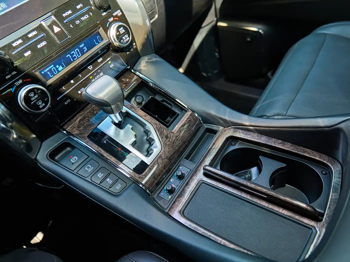 Toyota Vellfire 2021 Crown Hybrid 2.5L HV Premium Edition фото 16