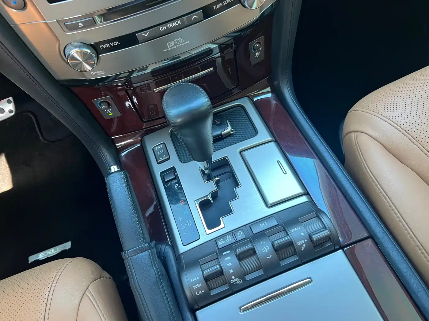 Lexus LX фото 16
